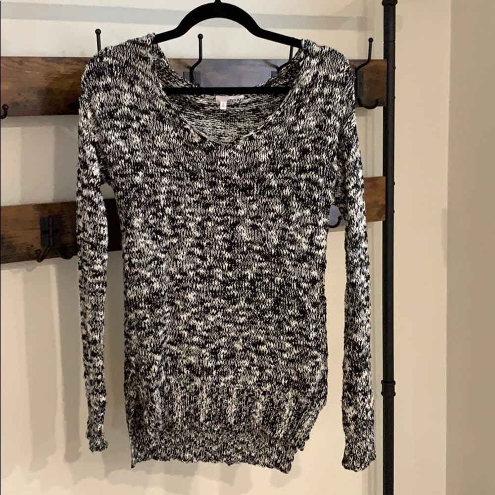 Abound size small long v neck sweater